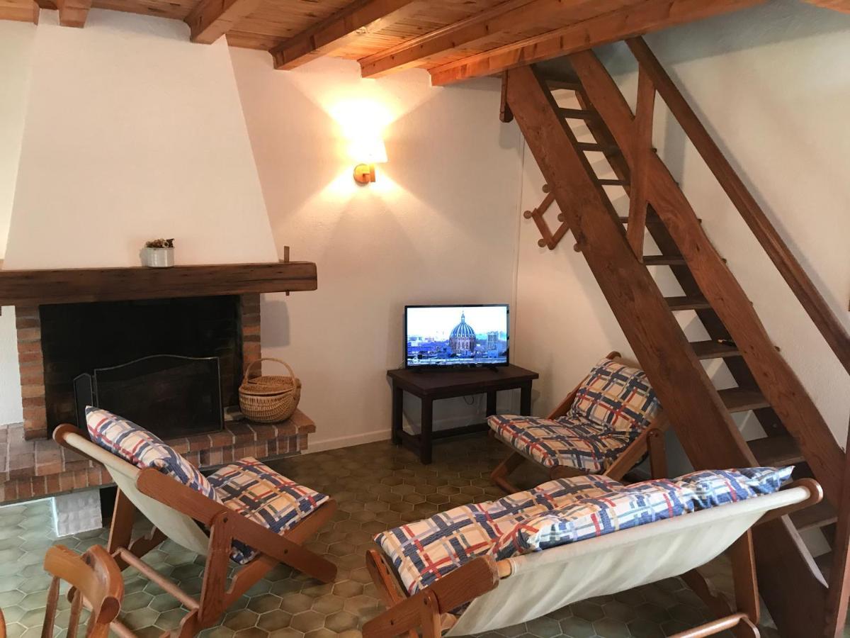 Gite 4 Personnes Situe Aux Portes Du Perigord Saint-Adjutory Exterior photo