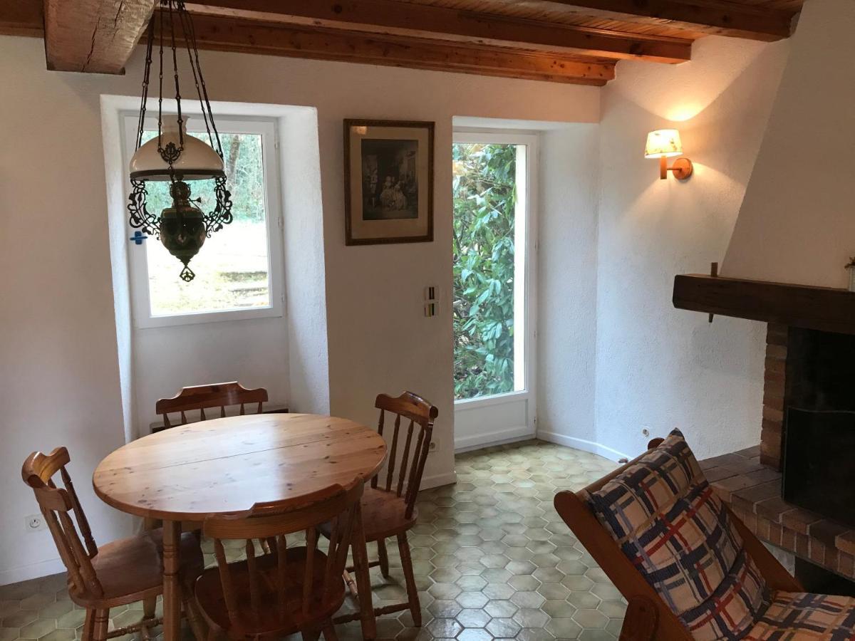 Gite 4 Personnes Situe Aux Portes Du Perigord Saint-Adjutory Exterior photo